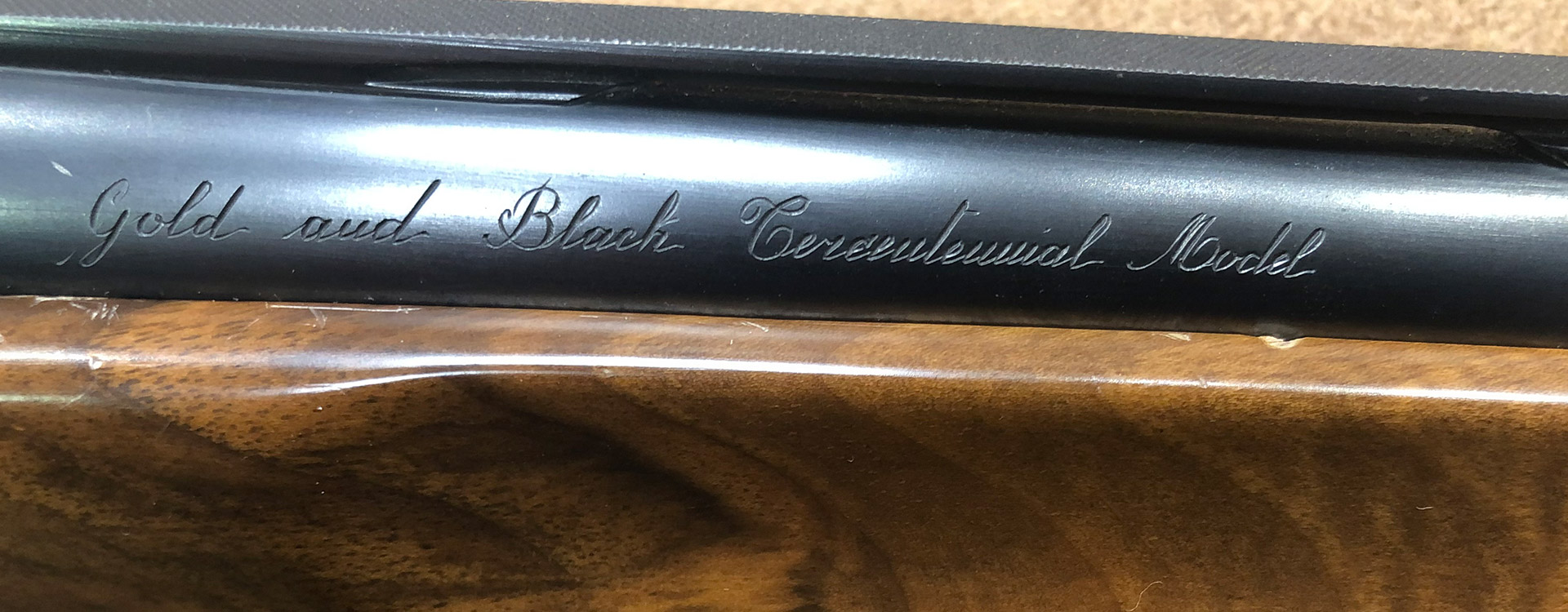 beretta-gold-black-tercentennial-metaheirismeno-super-pose-999-0931